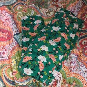 Old navy mid-rise pixie pants